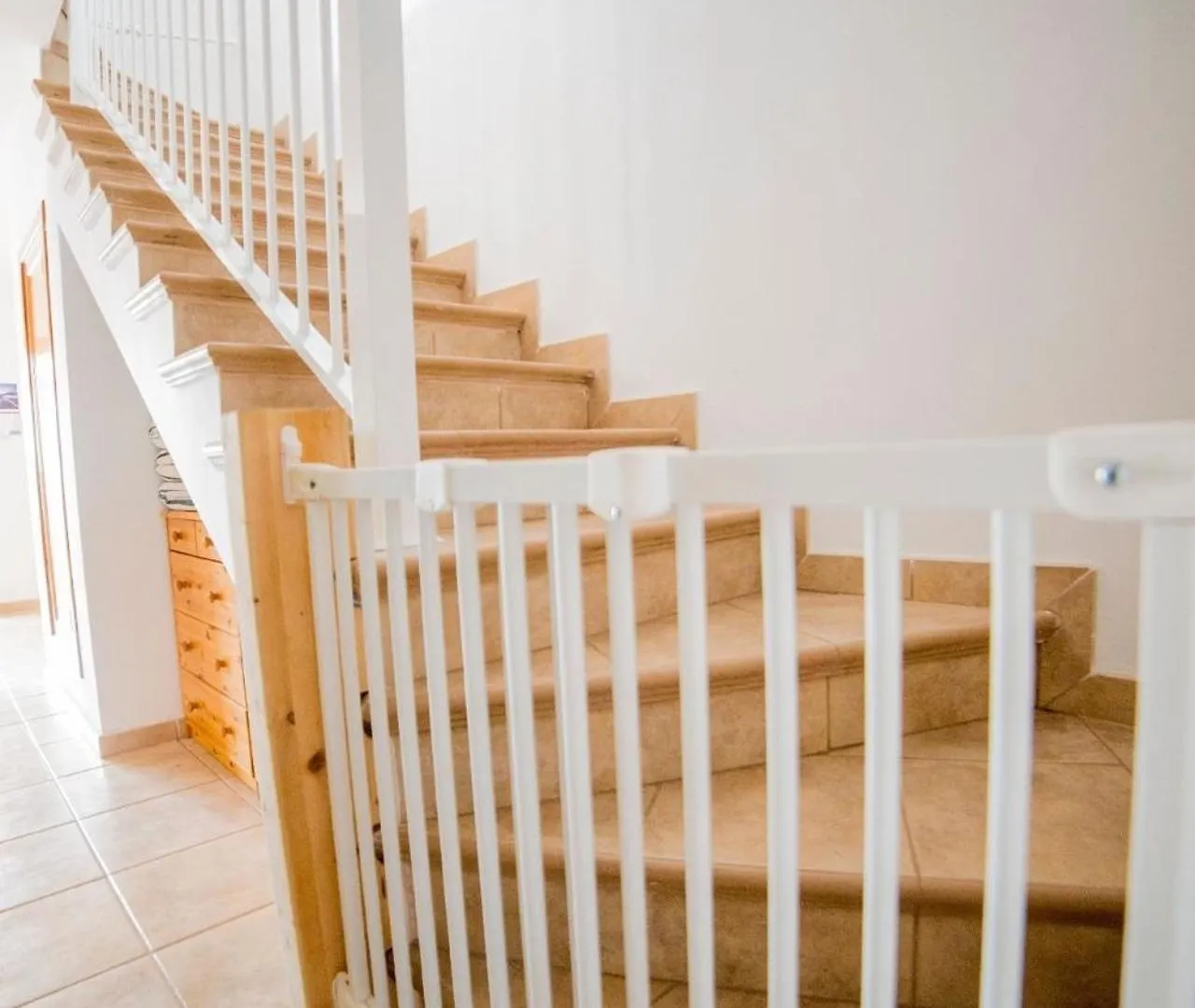 קלטה דה פוסטה Modernes Ferienhaus Mit Terrasse Und Balkon בית נופש