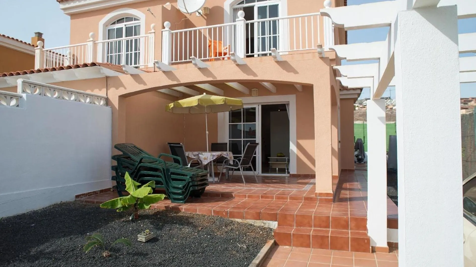 בית נופש קלטה דה פוסטה Modernes Ferienhaus Mit Terrasse Und Balkon